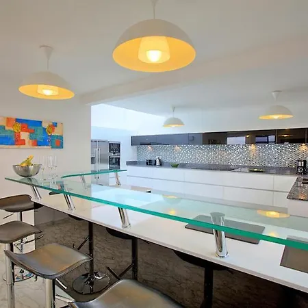 Playa Blanca Sleeps 15 Pool Air Con Wifi * Πλάγια Μπλάνκα