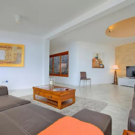 Playa Blanca Sleeps 15 Pool Air Con Wifi