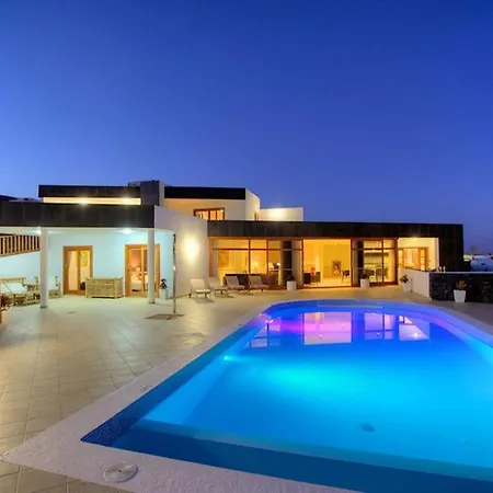 Playa Blanca Sleeps 15 Pool Air Con Wifi * Playa Blanca (Lanzarote)