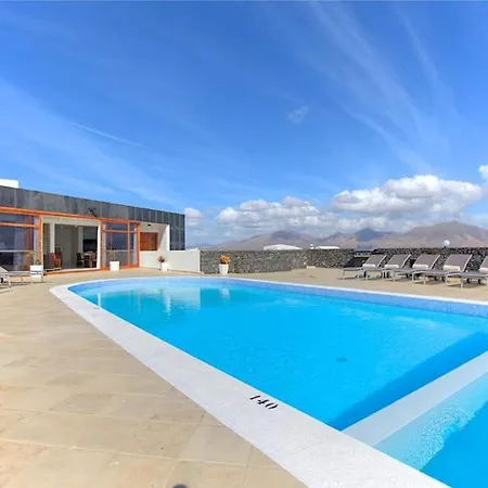 Playa Blanca Sleeps 15 Pool Air Con Wifi Villa Playa Blanca (Lanzarote)
