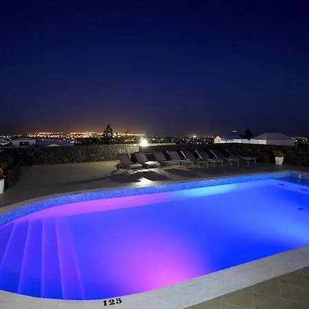 Playa Blanca Sleeps 15 Pool Air Con Wifi *